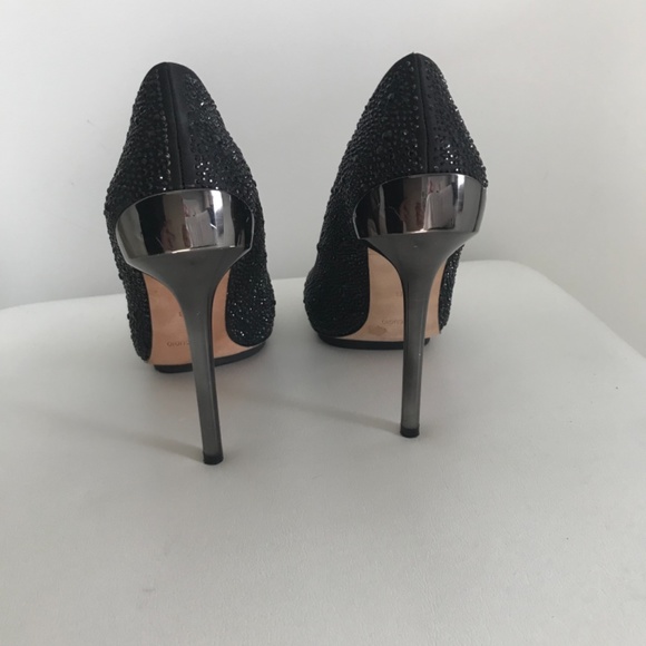 BCBG Maxazria Designer 4” Heels - Picture 3 of 4